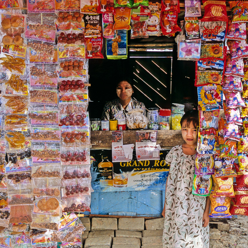 36 02 Burma 19Snackshop