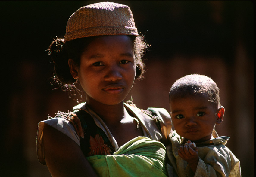 Madagascar mother child ©